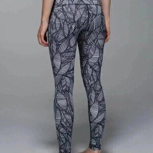 Lululemon wunder under  black white athletic casual banana leaf crop legging 4